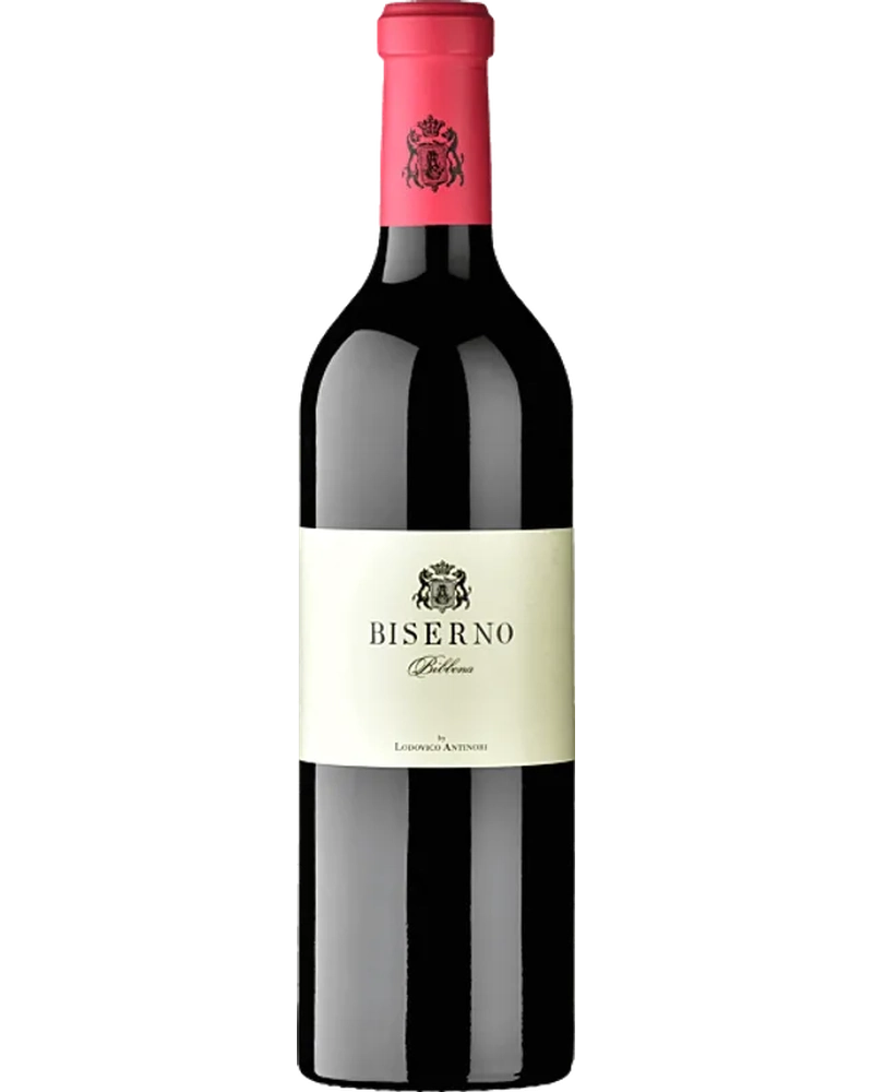 Tiefroter Rotwein von Tenuta di Biserno, Toscana IGT, Jahrgang 2022, in Weinglas mit Weinflasche im Hintergrund