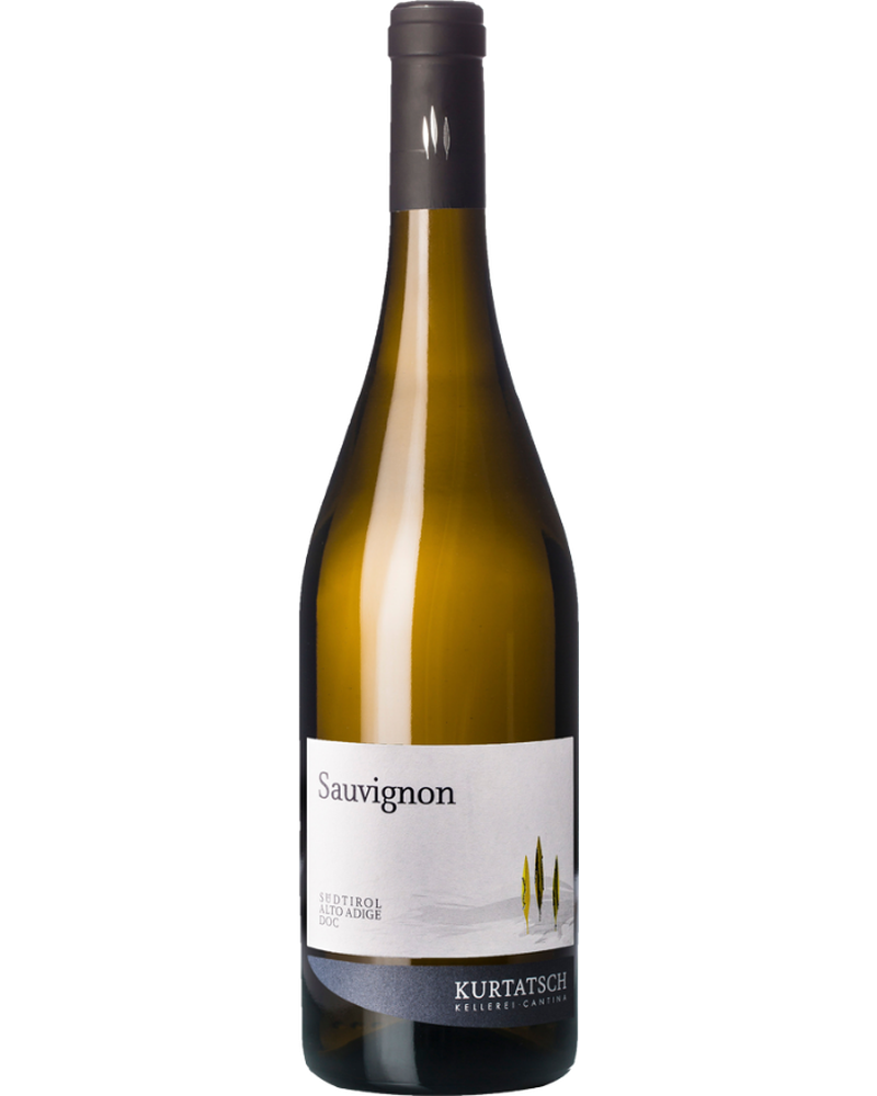 Helles Sauvignon Blanc 2024 Weißwein von Kurtatsch in einem Weinglas, frische und aromatische Weinpräsentation.