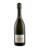 Flasche Drappier Brut Nature Schaumwein mit elegantem Etikett auf weißem Hintergrund, zeigt die stilvolle Verpackung.