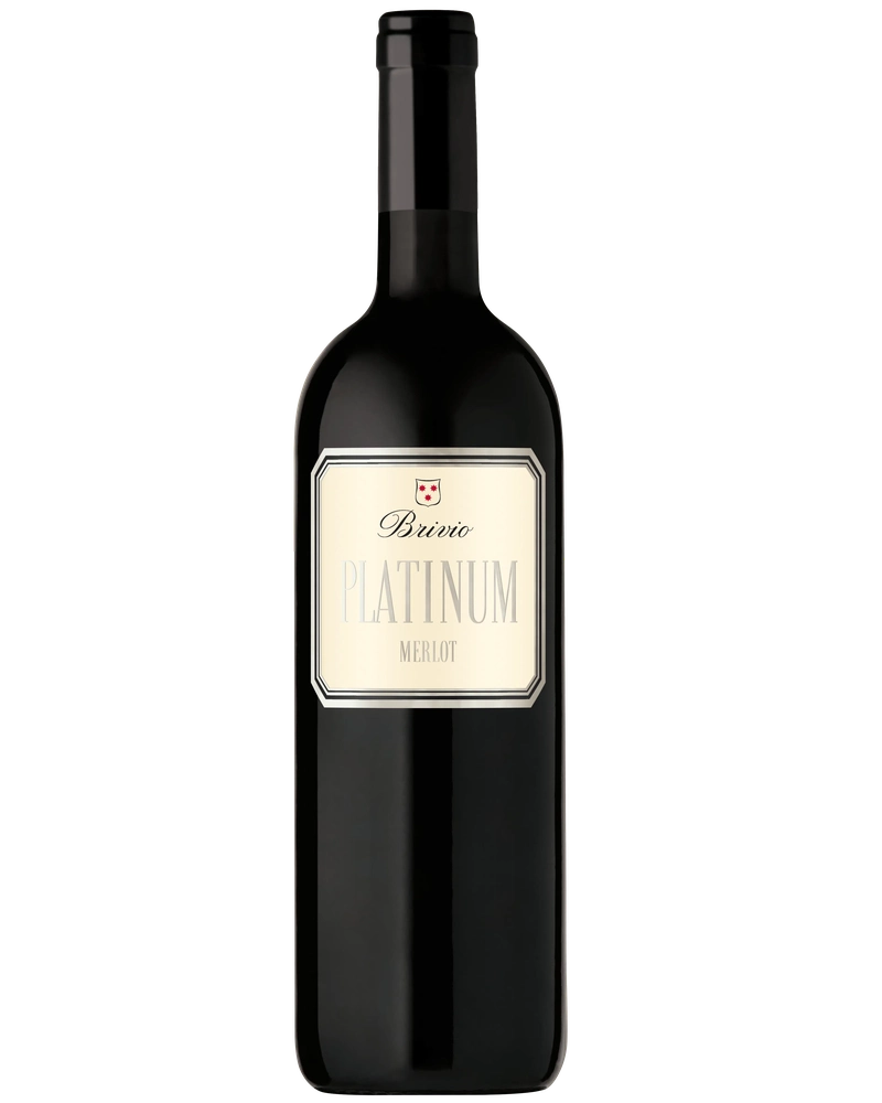 Glas Rotwein Platinum Merlot Ticino DOC 2015 Magnum von Gialdi, dunkler Rotwein in einem Weinglas auf einem Holztisch.