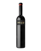 Leckerer Leo Hillinger HILL 1 2019 Cuvée Rotwein in einem Weinglas, dunkler Rotwein mit Rubinreflexen, im Weinglas präsentiert